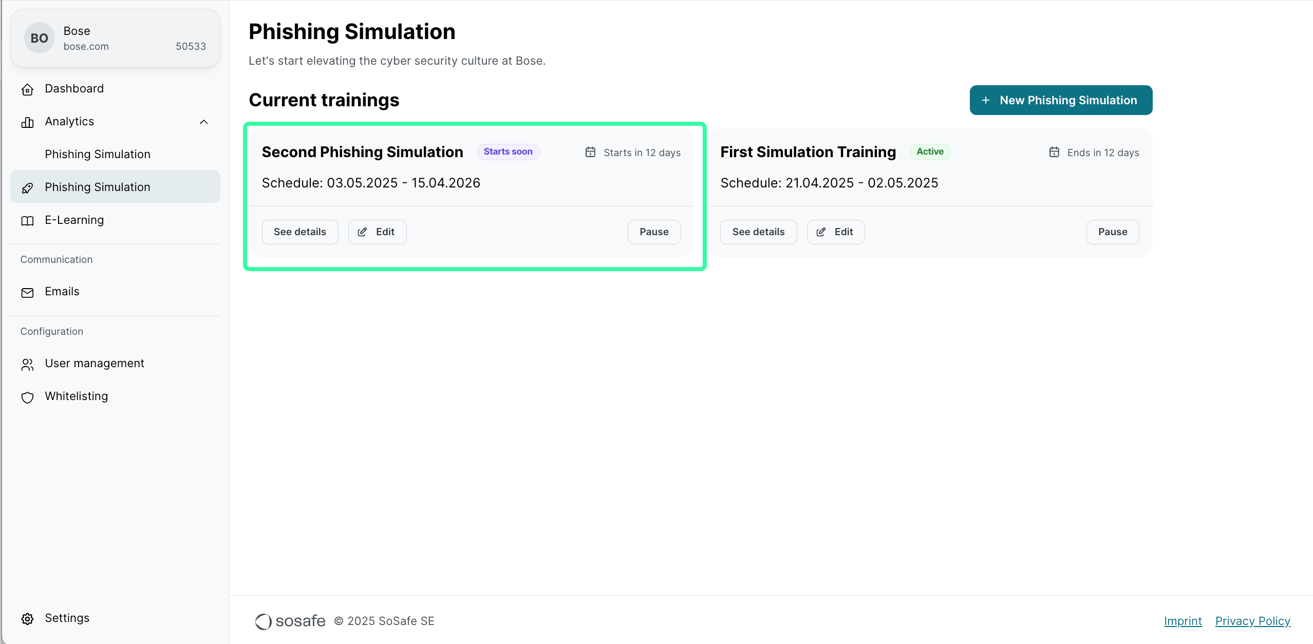 Aktuelle Schulungen mit Zweiter Phishing-Simulation grün markiert auf der linken Seite. Erste Simulationsschulung mit Status Aktiv wird auf der rechten Seite angezeigt.