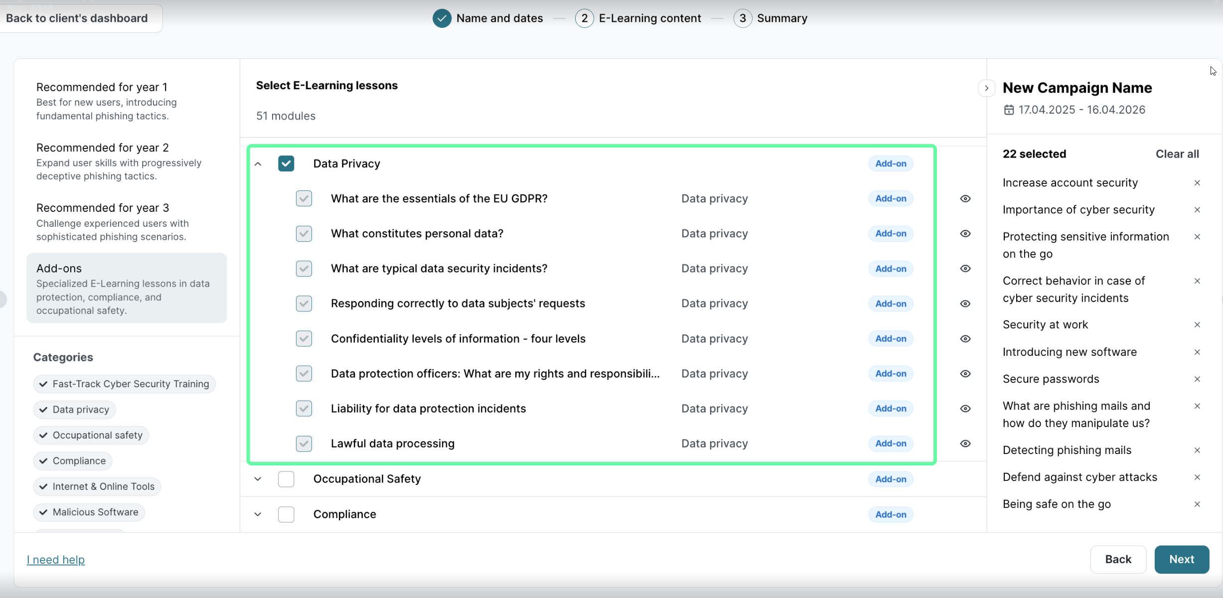 E-Learning-Kursassistent Schritt 2 von 3, E-Learning-Inhalte. Lektionsauswahl mit 51 Modulen und Kategorien. Kategorie Data Privacy ist grün markiert mit Auswahl-Kontrollkästchen. Rechts ausgewählte Lektionen angezeigt.