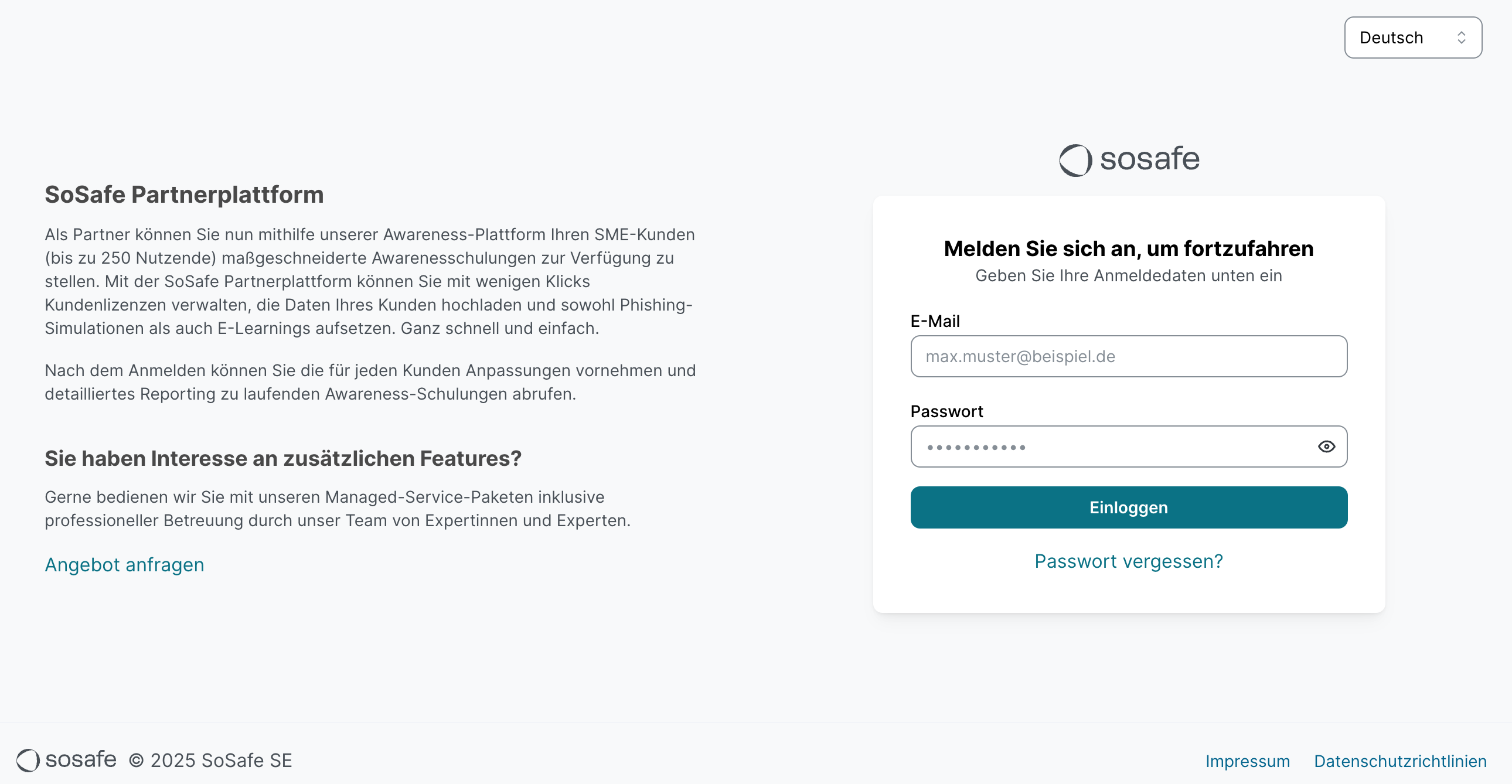 SoSafe Partnerplattform-Anmeldeseite. Linker Bereich mit Partnerplattform-Informationen. Rechts Anmelde-Formular mit Feldern für E-Mail, Passwort (maskiert) und Button Einloggen. Link Passwort vergessen vorhanden. Sprachwähler Deutsch oben rechts.