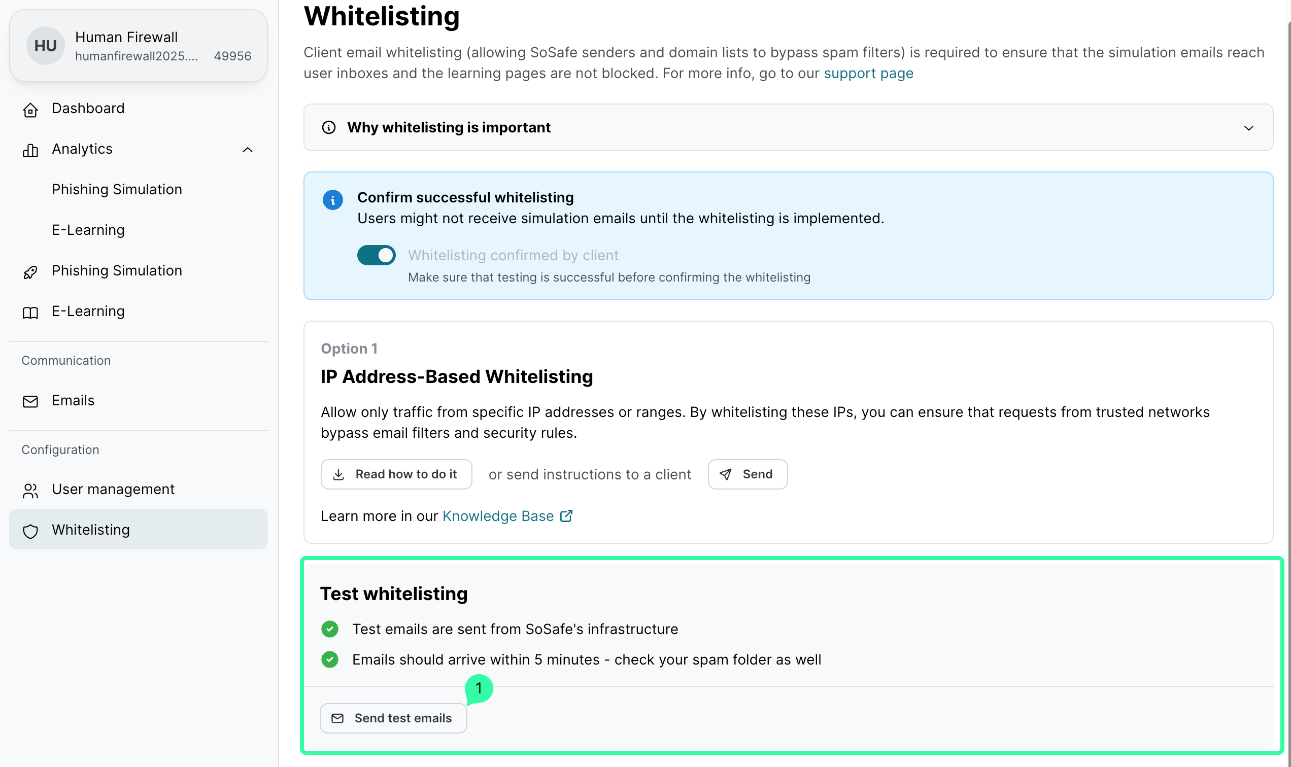 Whitelisting-Bildschirm mit grüner Box um Test-Whitelisting-Sektion unten. Button Testmails senden hat grüne Nummer 1. Checkmarks zeigen erfolgreiche Test-Voraussetzungen an.