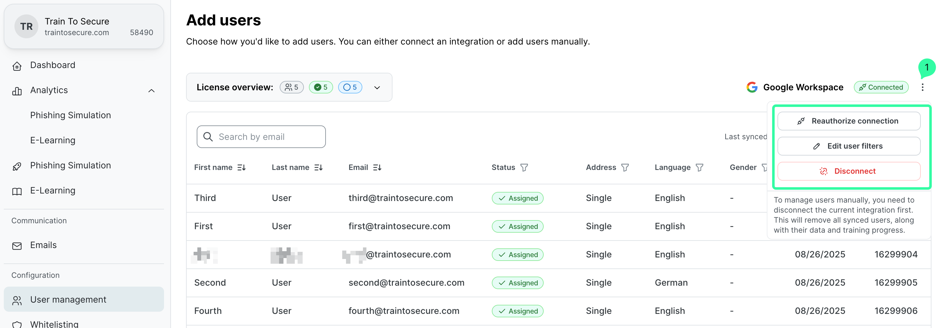 Partner Platform Nutzerverwaltungsseite mit Nutzerverwaltungsbereich. Lizenzübersicht sichtbar. Nutzerliste mit Suchfunktion und Spalten für Name, Email und Status mit Zugewiesene Badges und Sprachinformationen.
