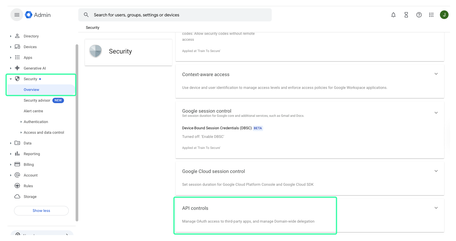 Google Workspace Admin-Konsole Sicherheit-Seite mit Navigation auf Security geöffnet. API-Steuerung ist mit grünem Rahmen hervorgehoben.